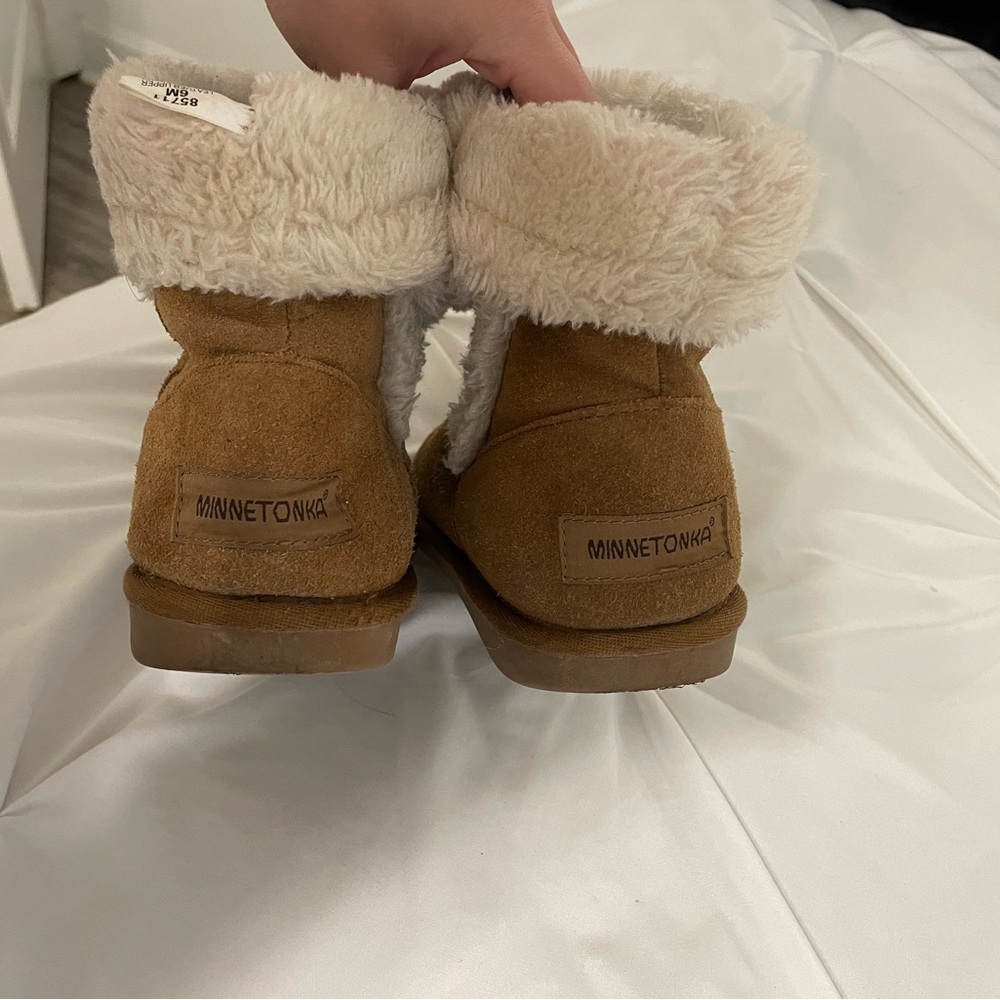 Minnetonka Tan Suede Boots with Fur Lining